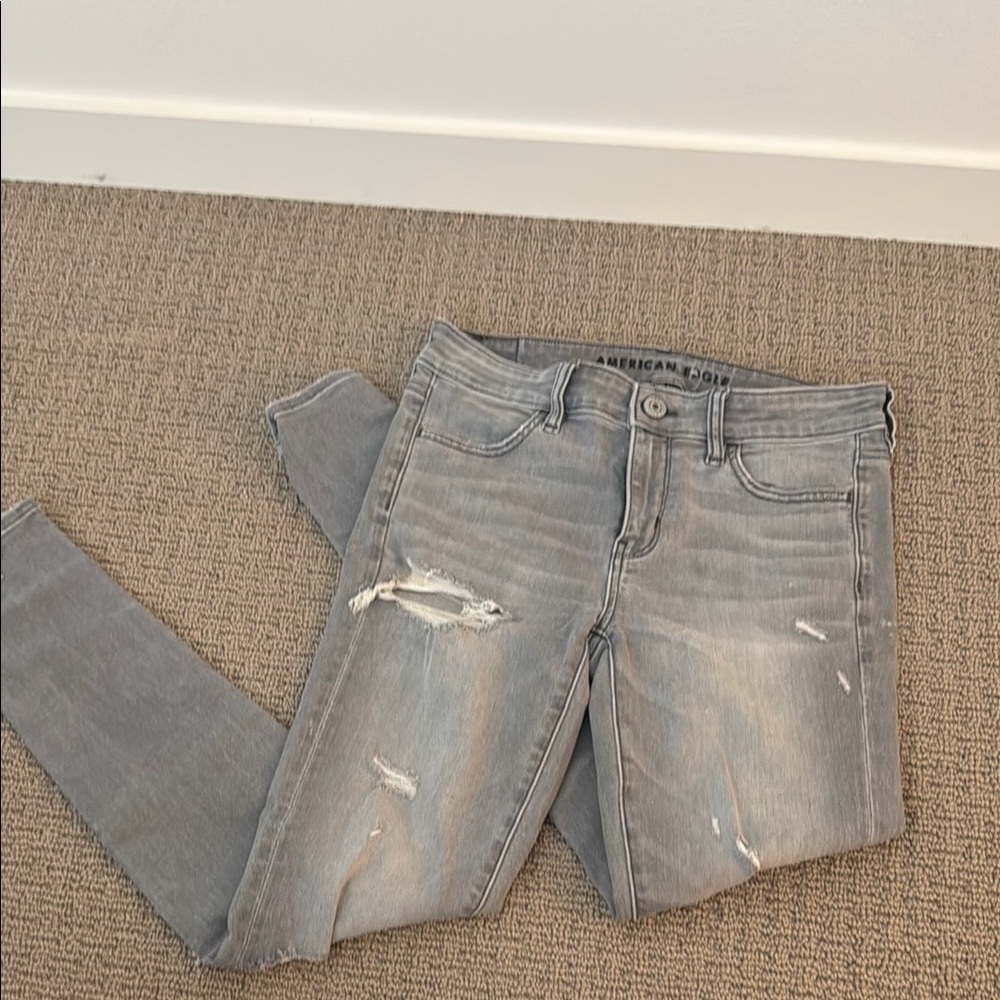 American Eagle Outfitters Women's Grey Distressed Jeans
